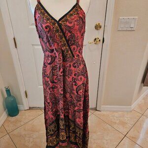 Really cute casual dress.  Out to lunch, dinner, cocktails.  It wants it all.